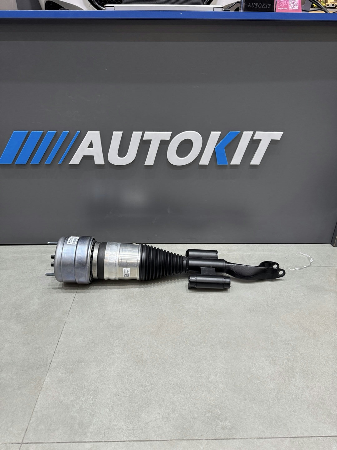 Mercedes Benz W213 E-Class AMG Rear Air Suspension Strut RH