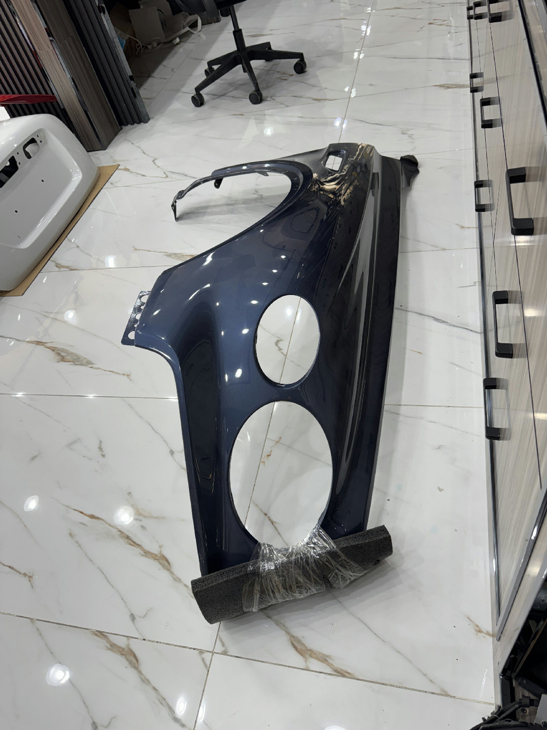 Bentley Bentyaga 2021 - Front Fender