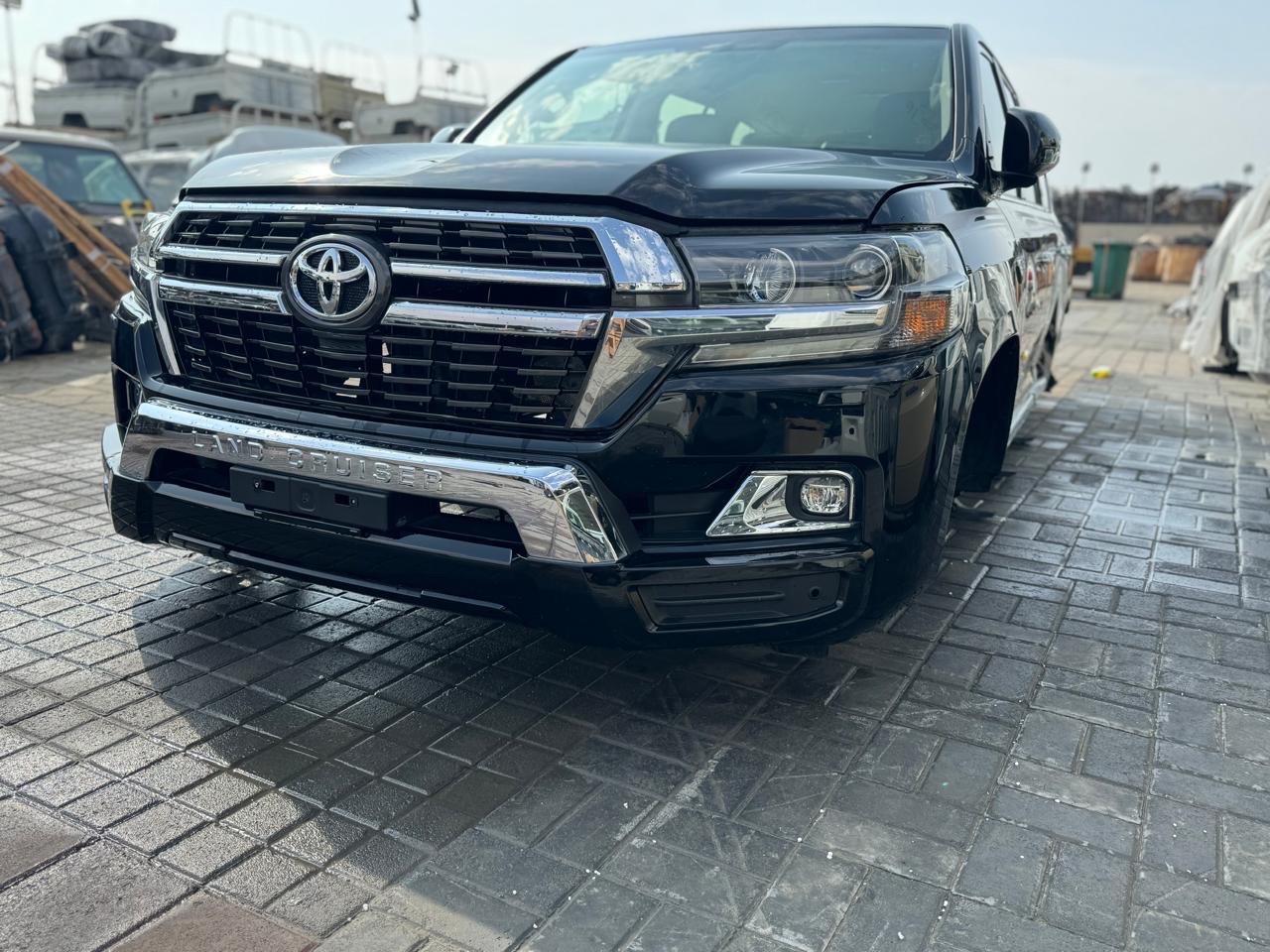Toyota Land Cruiser 200 Series GXR - BODY PART/ Body KIT