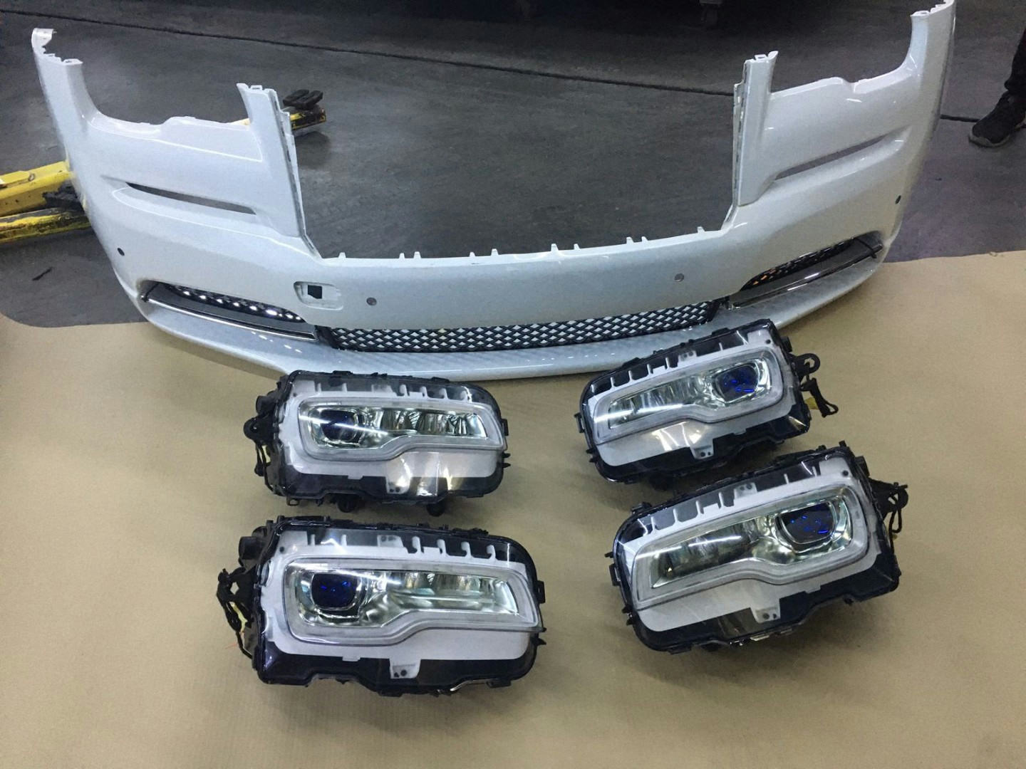 Rolls-Royce Wraith Front Bumper & Headlights