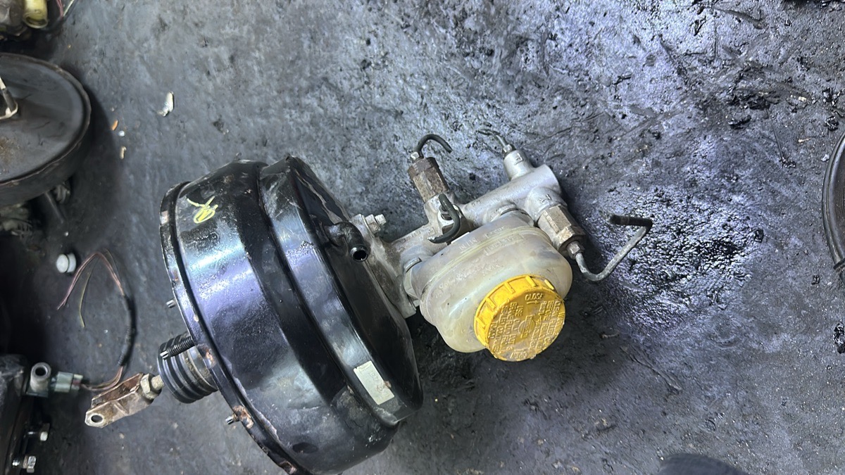 Nissan sunny Brake Booster Master Cylinder Assembly Used
