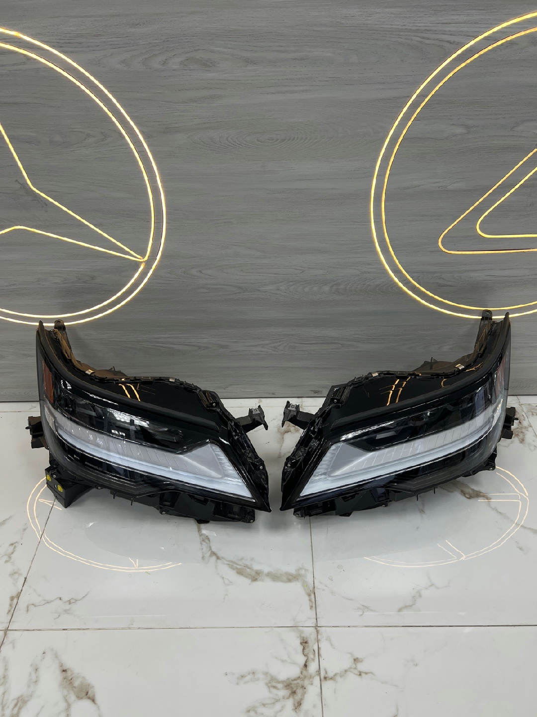 Headlights Lexus LX600