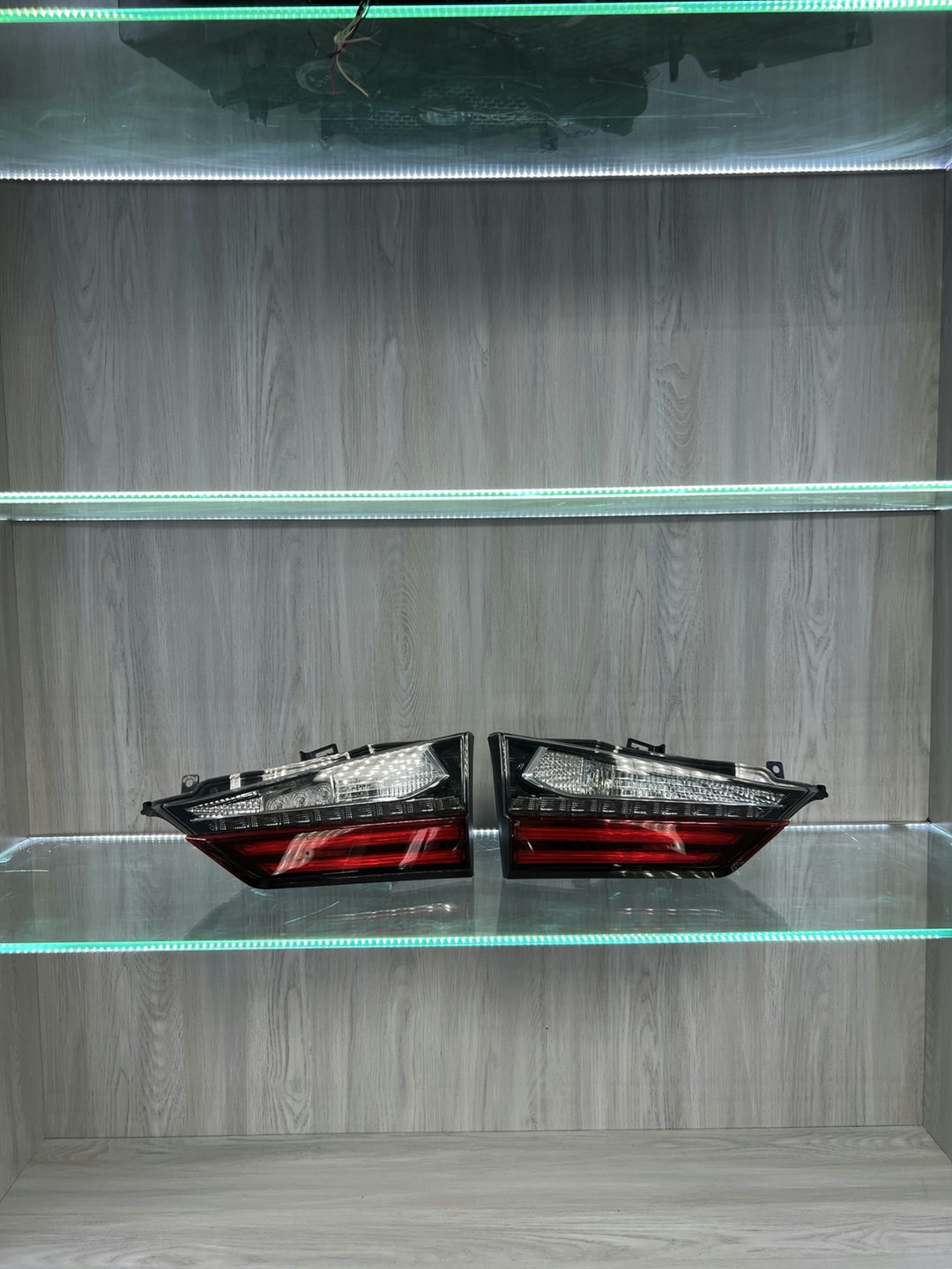 Lexus RX 350- Tail Light Set LH & RH