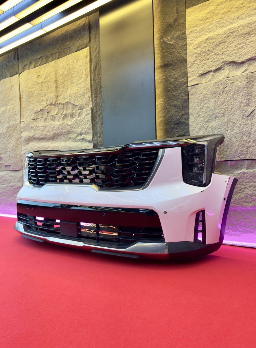 Kia Sorento Front Bumper Assembly with Grille and Headlights