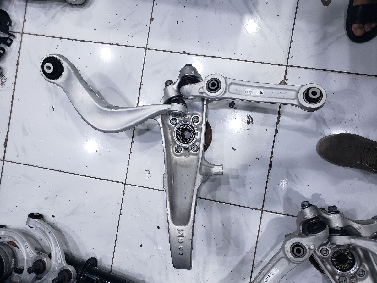 Suspension bmw g90 m5 2025 left side