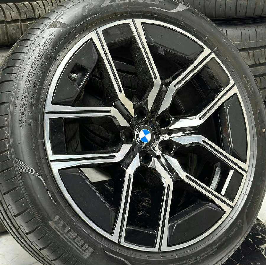 Original BMW i7 Wheels