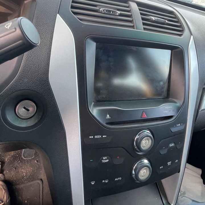 Info-gps-tv screen - 2014 Ford Explorer XLT