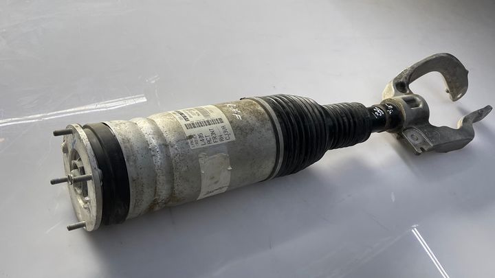 Shock Absorber (RHF) - 2014 Land Rover RANGE ROVER HSE