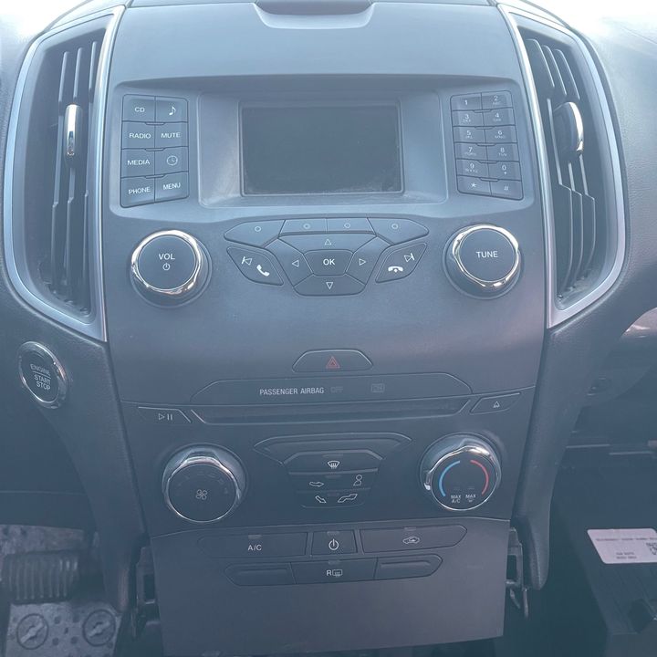 Info-gps-tv screen - 2017 Ford Edge SE