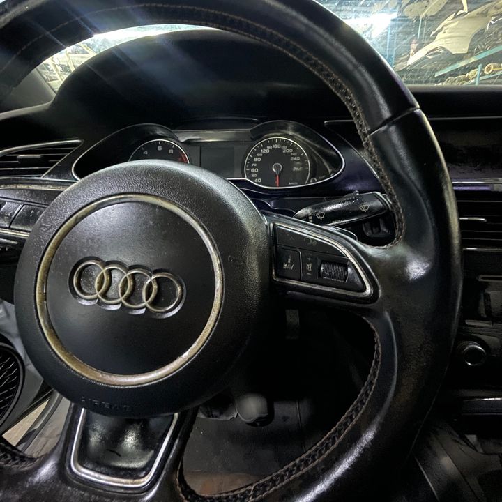 Steering wheel - 2015 Audi A4 Quattro