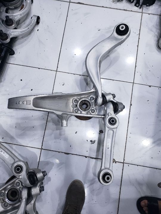 Suspension bmw g90 m5 2025 left side