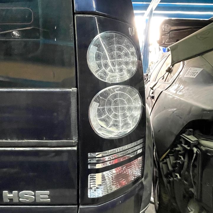 Tail Light (RH) - 2014 Land Rover LR4