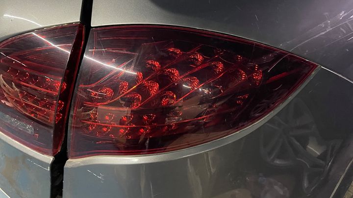Tail Light (RH) - 2011 Porsche Cayenne S