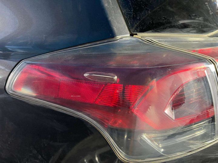 Tail Light (RH) - 2018 Toyota RAV4 2.5