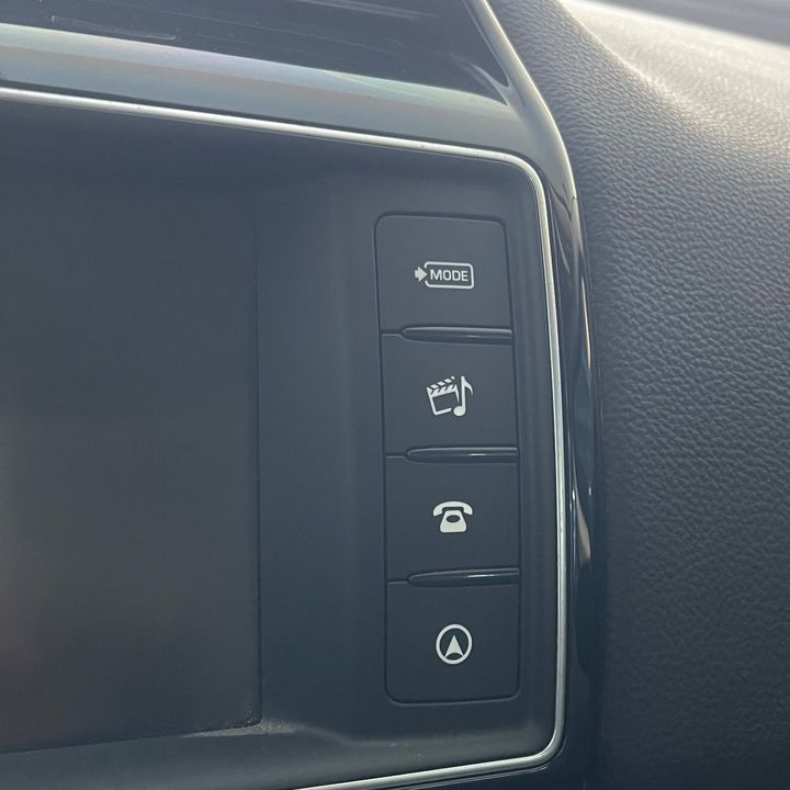 Info-gps-tv screen - 2017 Jaguar XE