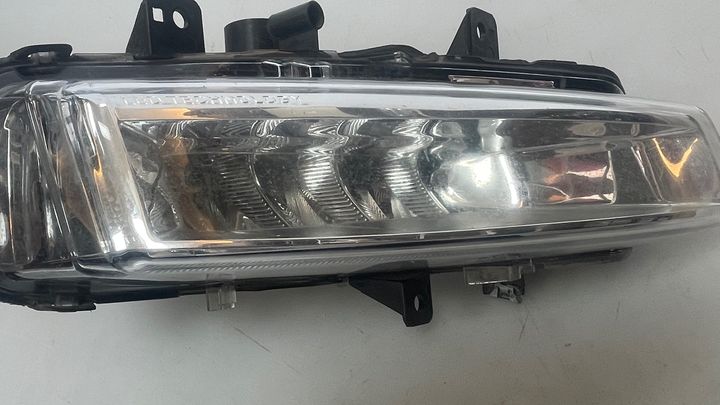 Fog Light (RHF) - 2017 Land Rover Discovery Sport SE