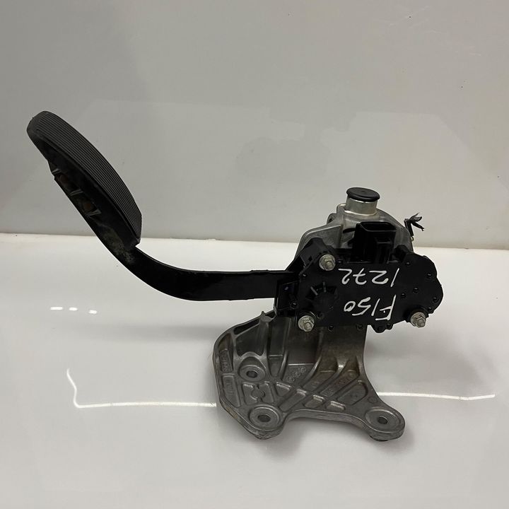 Accelerator pedal - 2006 Lincoln Mark LT