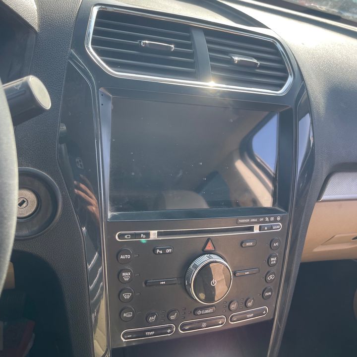 Info-gps-tv screen - 2017 Ford Explorer Base