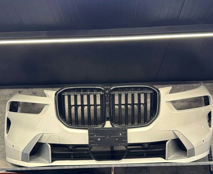 BMW X7 G07 /  LCI Front Bumper with Grille