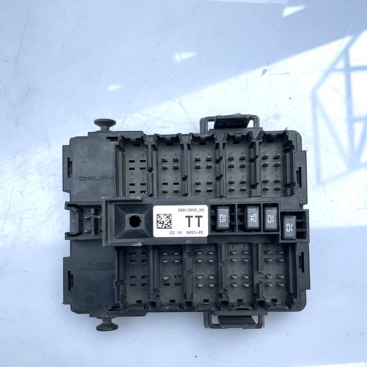 Fuse box cabin - 2011 GMC DENALI