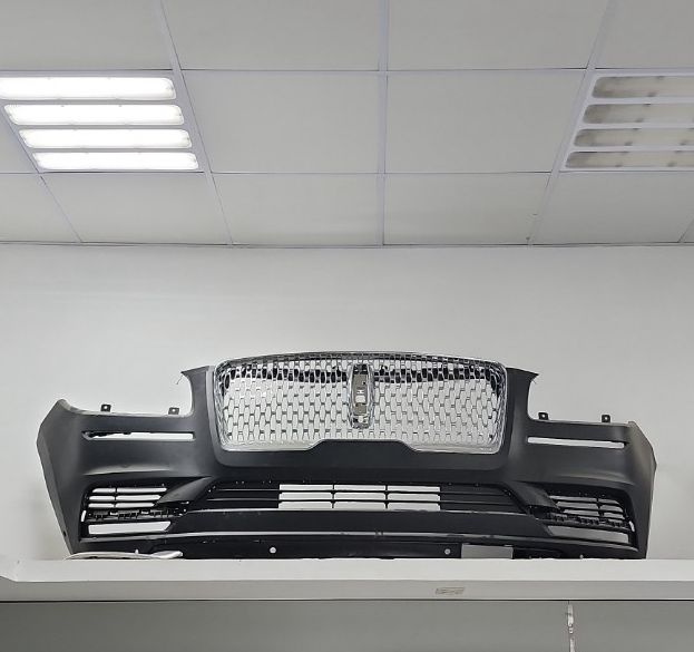 Lincoln Navigator - Front Bumper