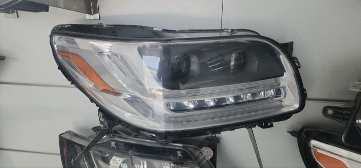 Lincoln navigator 2018 headlamp Rh