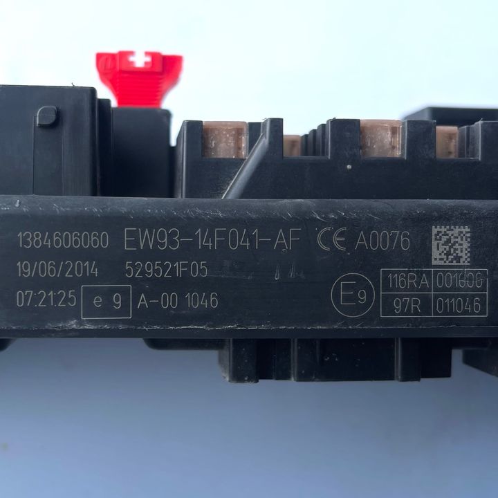 Rear boot fuse Box - 2013 Jaguar XJ
