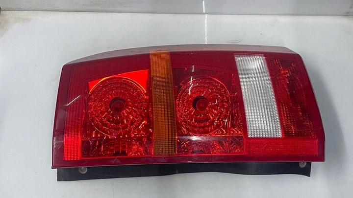 Tail Light (RH) - 2009 Land Rover LR3