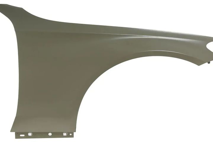 W205 FENDER R