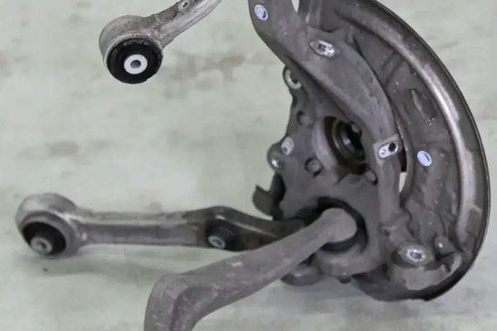 STEERING KNUCKLE COMPLETE, LEFT