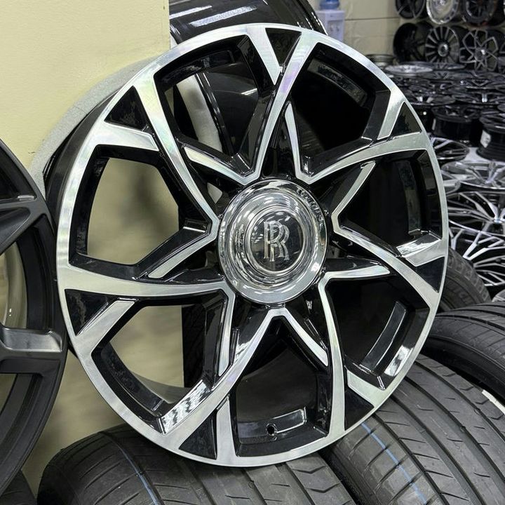 Rolls-Royce Ghost Black Badge 23-inch Forged Wheel