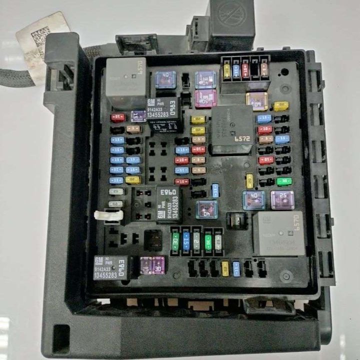 Fuse box engine - 2021 GMC Acadia