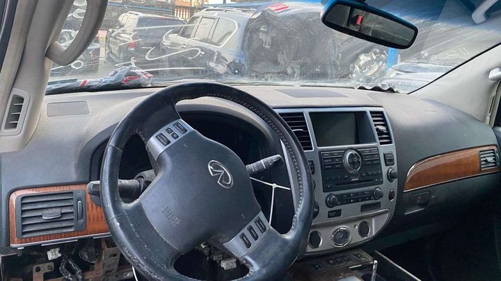 Dashboard - 2010 Infiniti QX56 5.6i