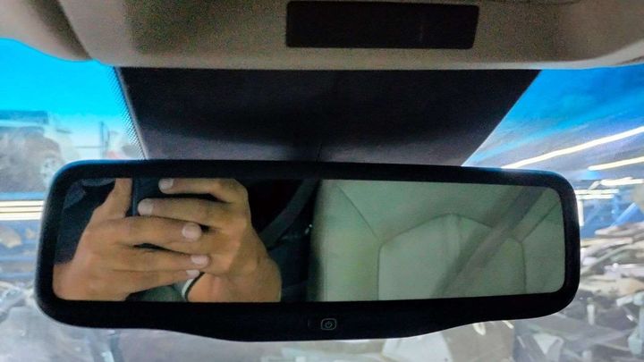 Rear view mirror - 2011 Cadillac SRX
