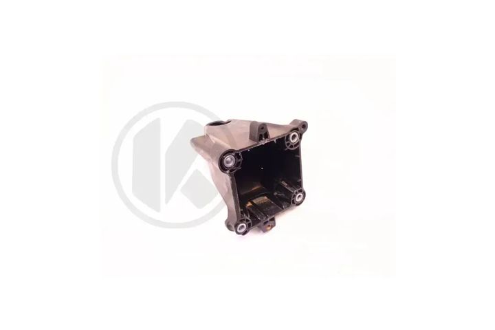 a2762232004 b   engine carrier
