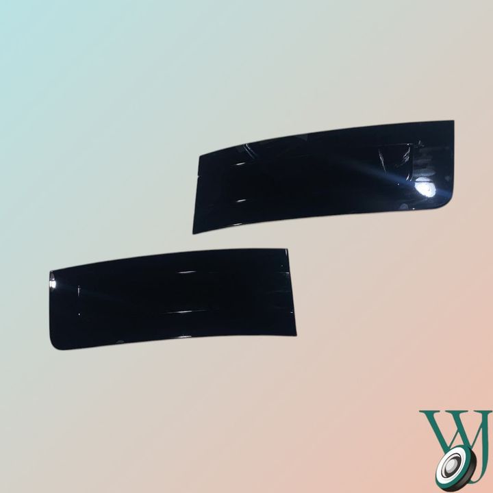SIDE VEN  2023 VOGUE BLACK STRIP  RIGHT