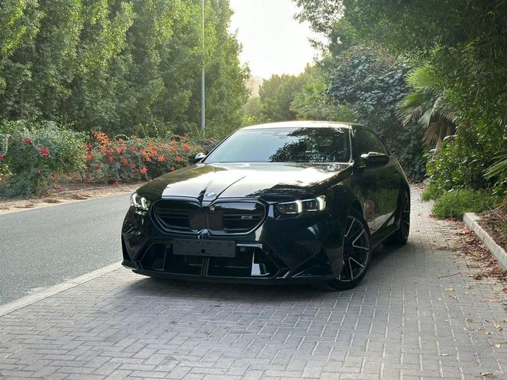 BMW M5 2025  | 4.4L V8 Twin-Turbo | 717 HP | Plug-in Hybrid | Dark Navy Blue | 13000 KM |