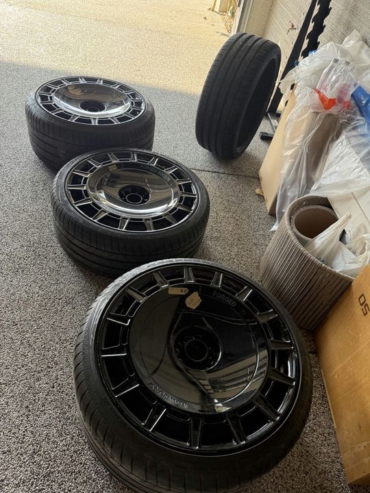 ORIGINAL Rolls-Royce Wheels and Rims