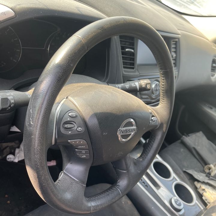 Steering wheel - 2013 Nissan Pathfinder