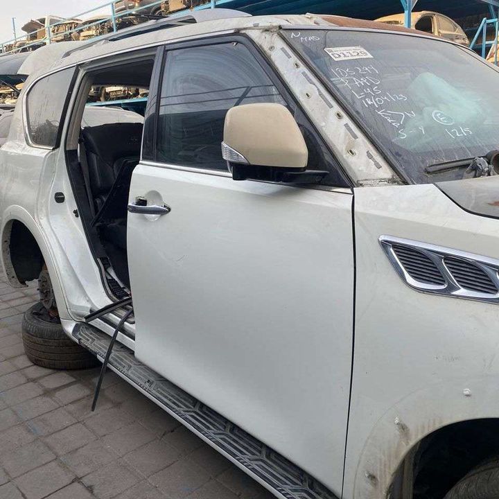 Rear view mirror - 2019 Nissan Armada