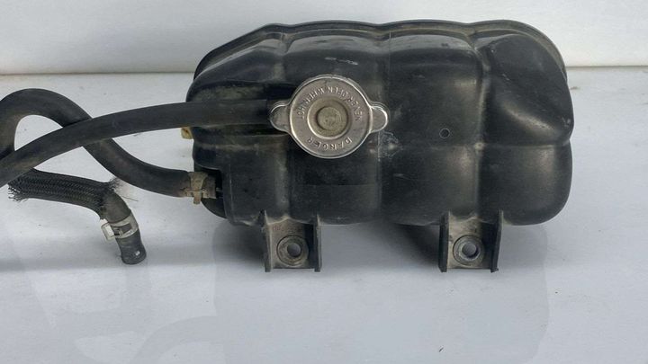 Wiper Water Bottle - 2011 Infiniti QX56