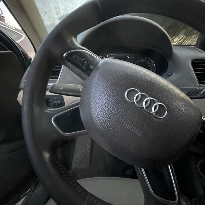Steering wheel - 2014 Audi Q3 SPORT