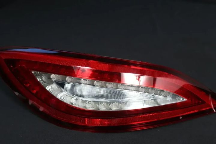 REAR LIGHT R