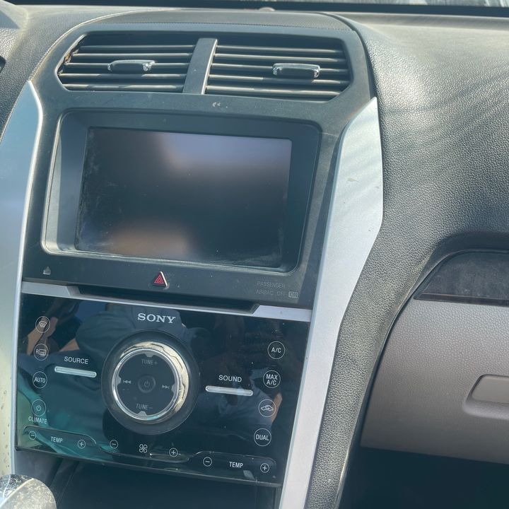 Info-gps-tv screen - 2013 Ford Explorer Limited