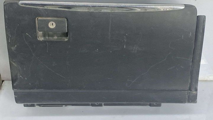 Glove box - 2013 Infiniti QX56