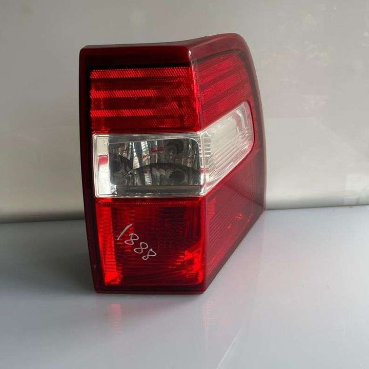 Tail Light (RH) - 2008 Ford Expedition
