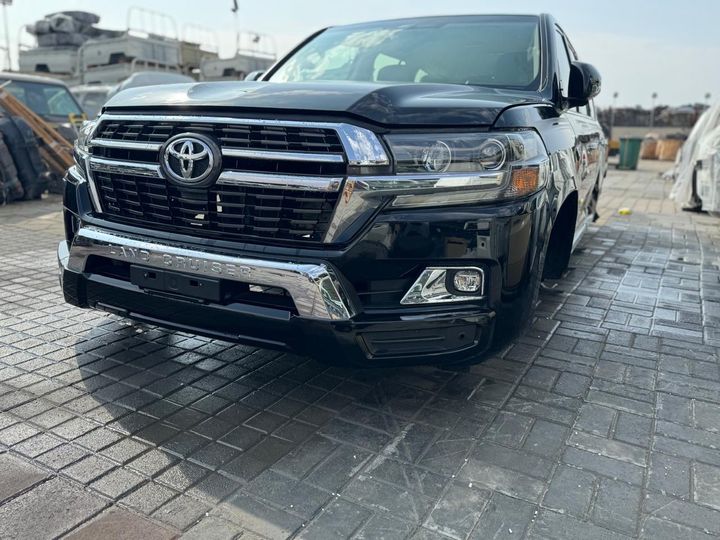 Toyota Land Cruiser 200 Series GXR - BODY PART/ Body KIT
