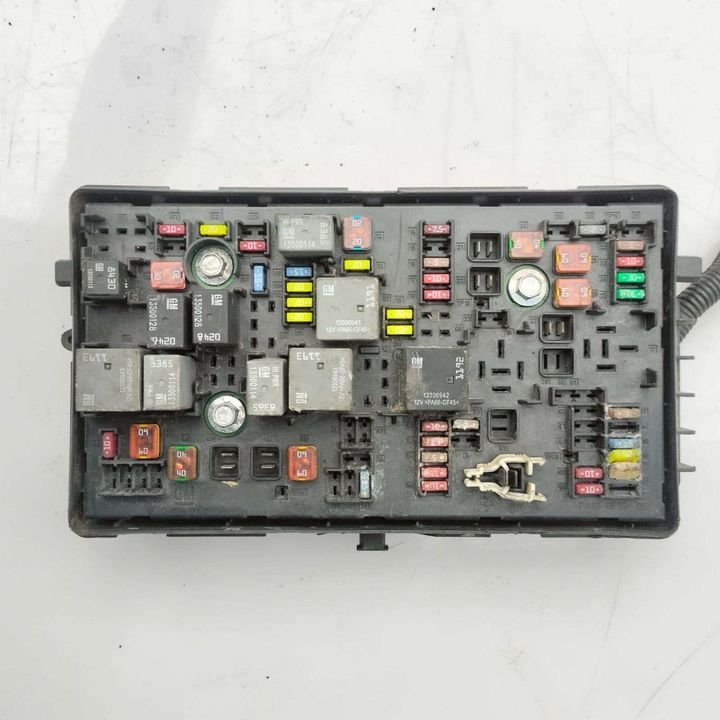 Fuse box - 2012 Cadillac SRX