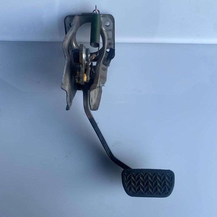 Pedal brake/clutch - 2021 Toyota Tacoma SR5
