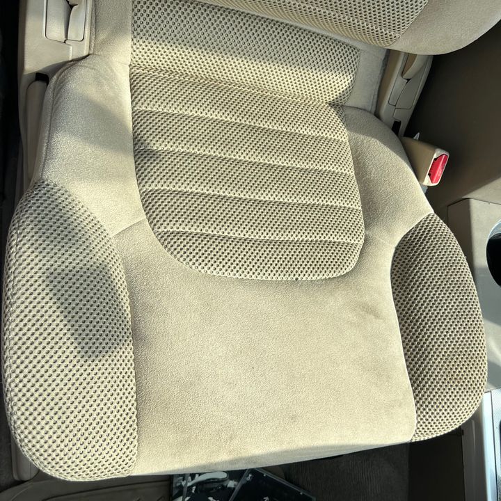 Front Seat (RHS) - 2011 Nissan Pathfinder 4.0